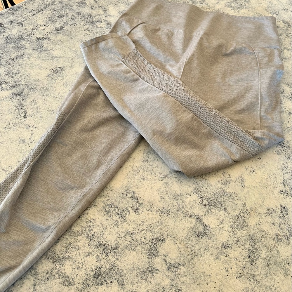 Fabletics Eco Sync High waisted perforated 7/8
